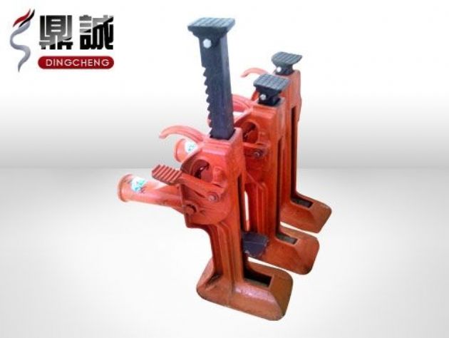 點擊查看詳細信息<br>標題：齒條式起道機 閱讀次數(shù)：4408