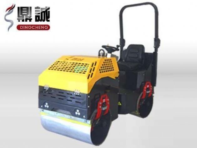 點(diǎn)擊查看詳細(xì)信息<br>標(biāo)題：1噸全液壓振動(dòng)壓路機(jī) 閱讀次數(shù)：13190